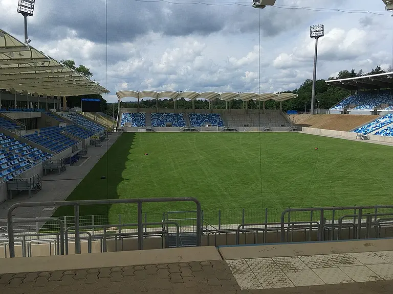 photo Hermann-Neuberger-Stadion